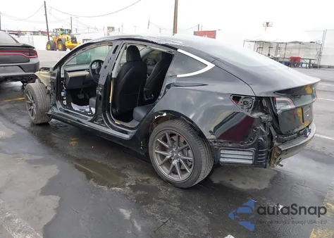 2018 Tesla Model 3 Long Range/Mid Range из США, поврежденный, VIN 5YJ3E1EA7JF040973